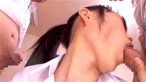 Akane Yoshinagaが提供するパイズリ体験。彼女の豊かな胸があなたを官能的で親密な包み込みで魅了します。 エロ動画 - SpankBang