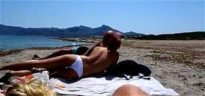 public_blowjob_on_the_beach