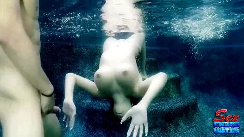 Aaliyah Underwater