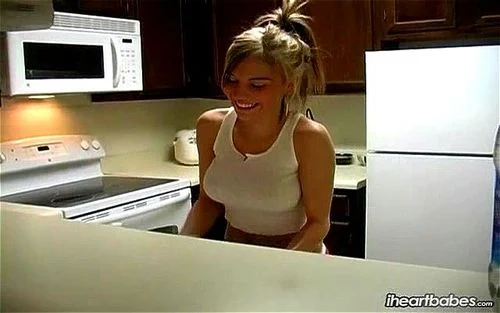 Britney - iheartbabes washing dishes